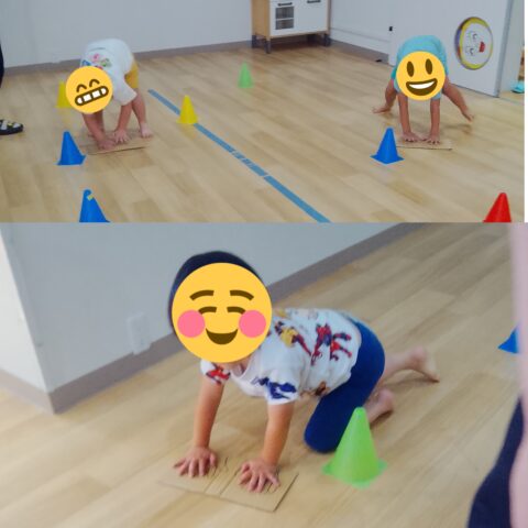 【楽しく体幹を鍛える！段ボールぞうきんがけ競争📦✨】